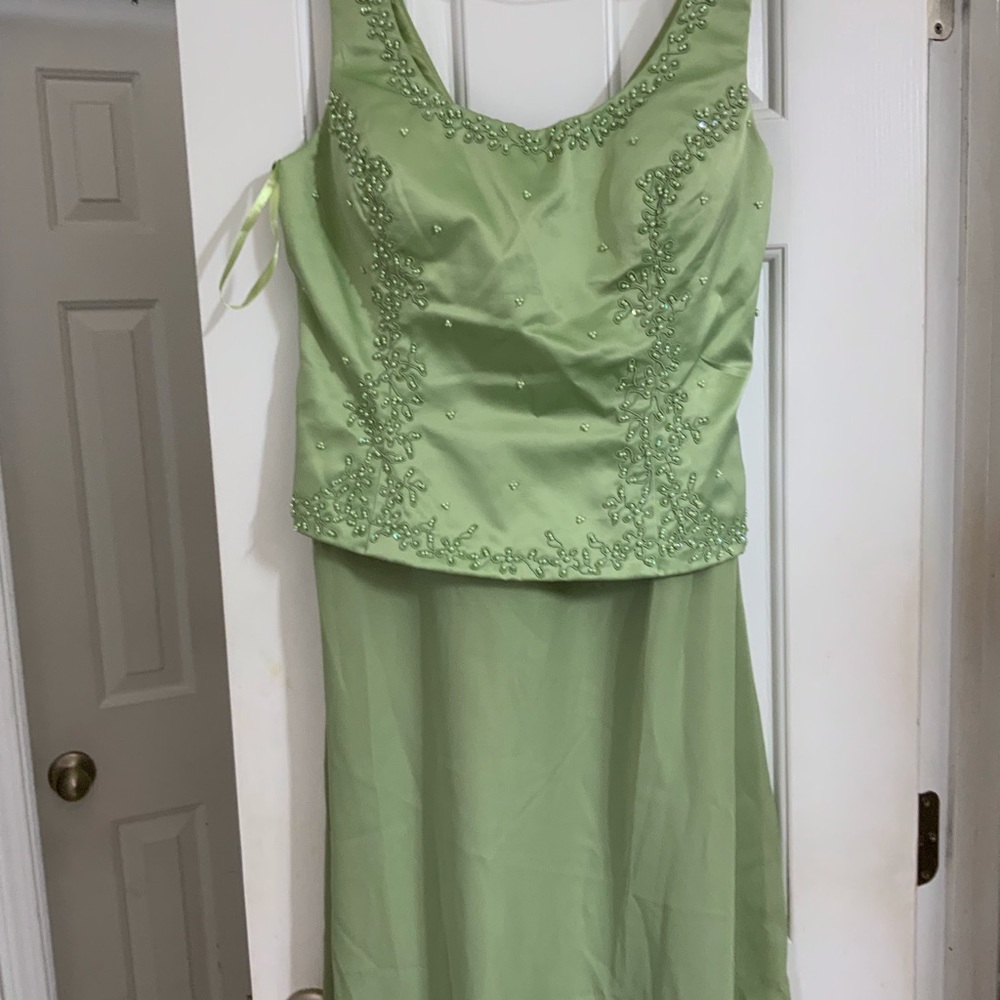 ASPEED GREEN DRESS. - Picture 6 of 10